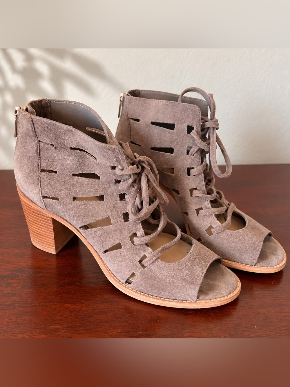 Vince Camuto Women’s Size 9M Taupe Suede Lace-Up Open Toe Ankle Booties